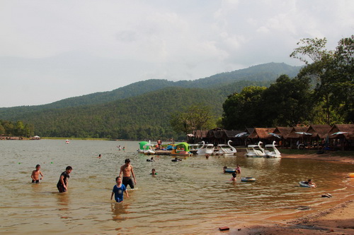 huay tung tao reservoir, chiang mai sightseeing