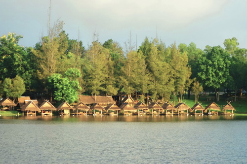 huay tung tao reservoir, chiang mai sightseeing