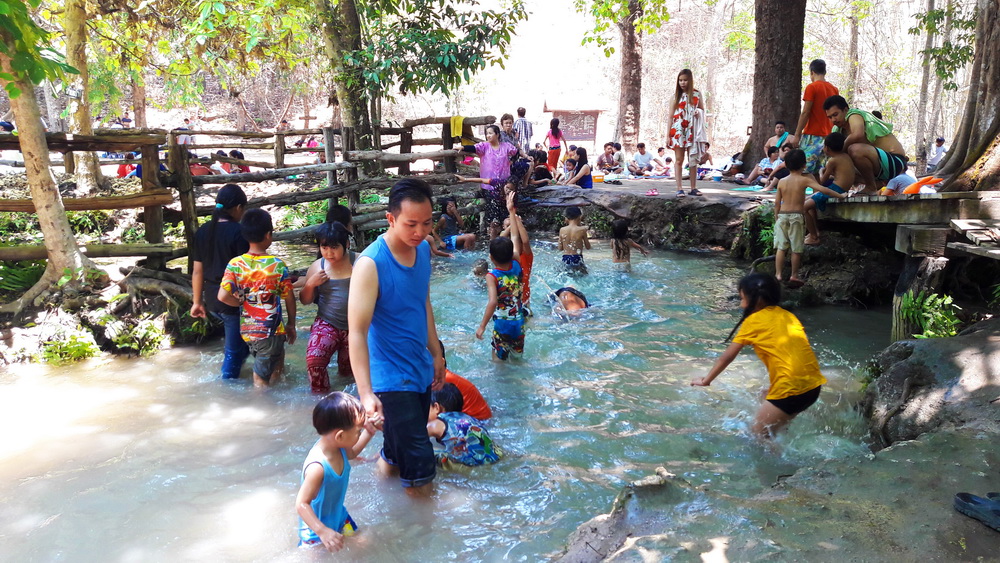 buatong sticky waterfall, sticky waterfall, bua tong waterfall, buatong waterfall