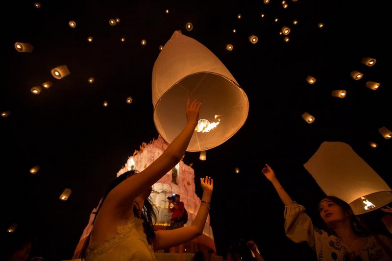 krathong krathong, loy krathong loy krathong, yee peng, yee peng festival, khom loy, sky lanterns 