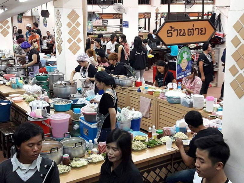 kadluang market, warorot market, kadluang, main market of chiang mai, chiang mai market