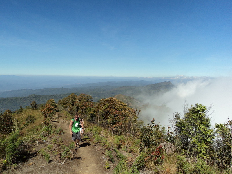 trekking doi pha ngam, hiking doi pha ngam, doi pha ngam, pha ngam cliff, doi phan gam cliff, two seasons cliff