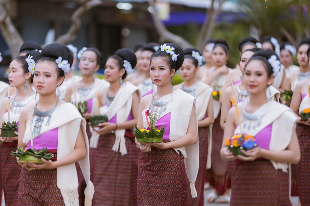 loi krathong regional names, loi krathong variants, loi krathong across regions, loi krathong tradition names, regional loi krathong festivities, regional loi krathong celebrations