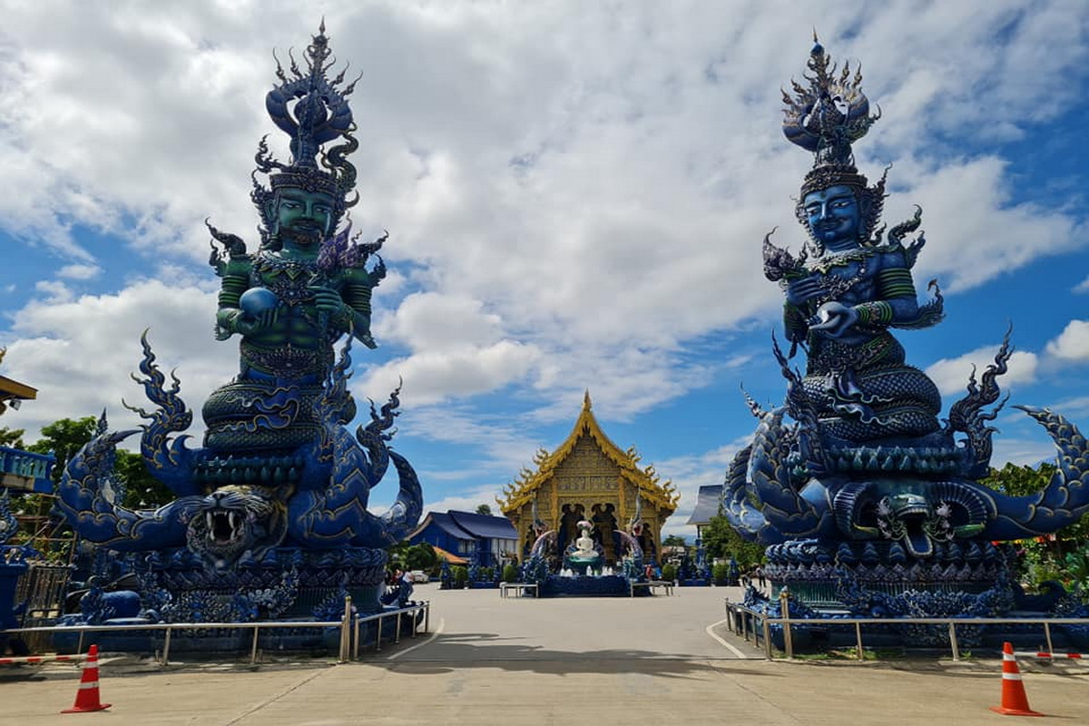 blue temple, blue temple chiang rai, wat rong suea ten, wat rong sueaten, rong suea ten temple, rong sueaten temple, the blue temple, the blue temple chiang rai