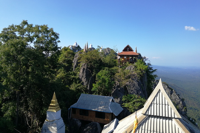 wat chalermprakiat, chalermprakiat temple, mountain temple, wat phraphutthabat sutthawart, phraphutthabat sutthawart temple