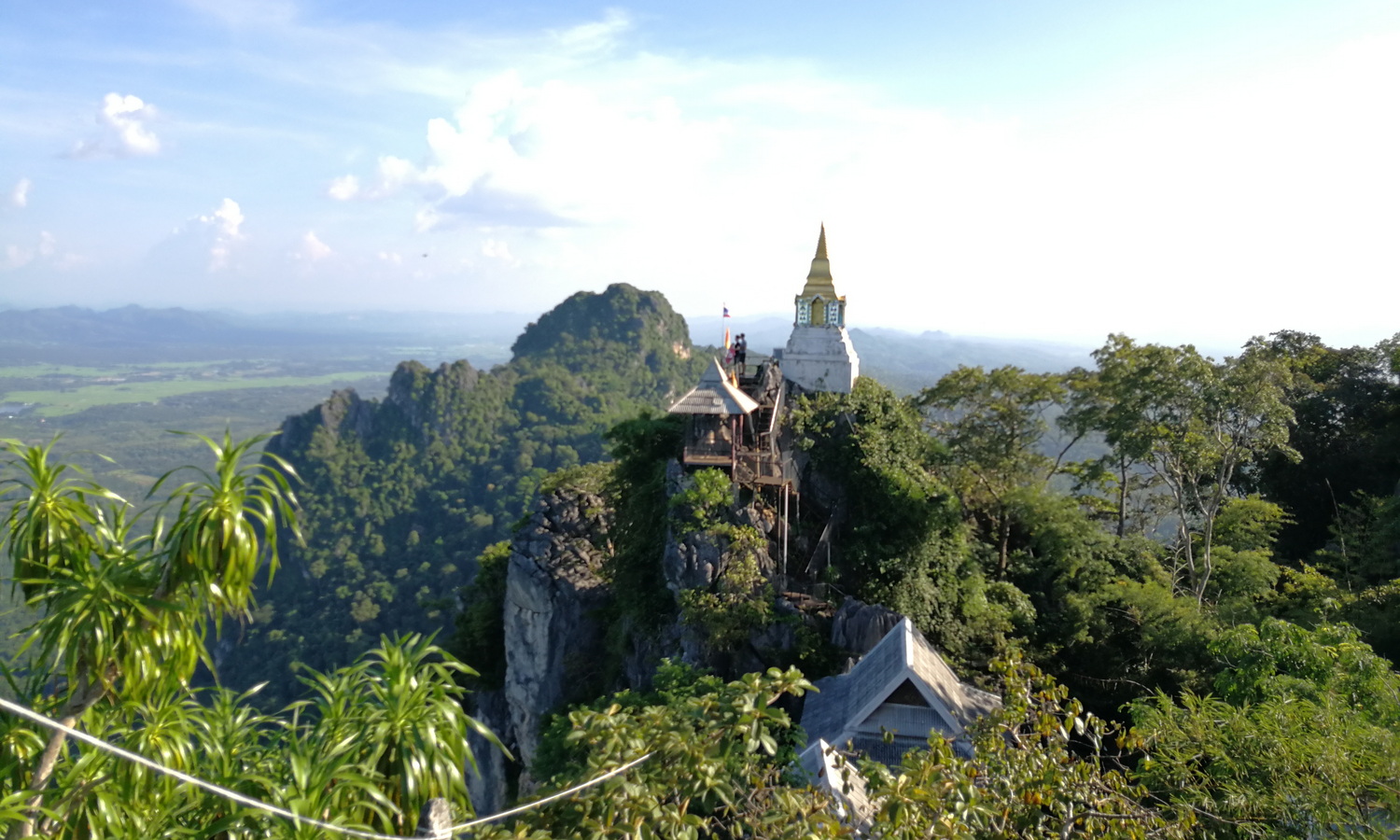 wat chalermprakiat, chalermprakiat temple, mountain temple, wat phraphutthabat sutthawart, phraphutthabat sutthawart temple