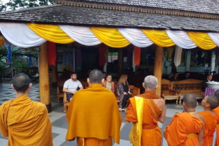 alms offering & temple hopping in chiang mai, alms offering in chiang mai, chiang mai almsgiving tour, morning alms to monks tour in chiang mai, monks alms offering tour in chiang mai, chiang mai sunrise tour, doi suthep sunrise tour