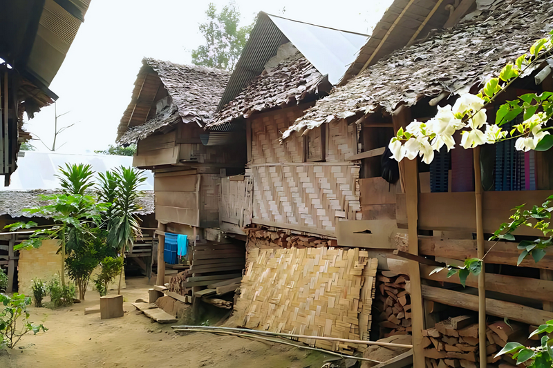 baan nam phiang din, ban nam phiang din, nam phiang din long neck village, nam phiang din village, ban nam phiang din long neck, ban nam phiang din long neck village