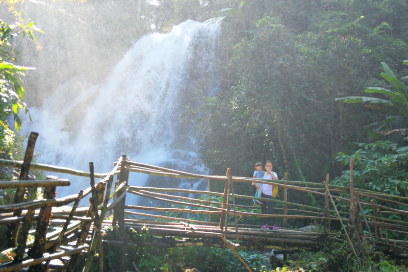 pha dow siew waterfall, popular waterfalls in chiang mai, best waterfalls in chiang mai, top waterfalls in chiang mai, must-visit waterfalls in chiang mai, beautiful waterfalls in chiang mai, attraction waterfalls in chiang mai, waterfall attractions chiang mai