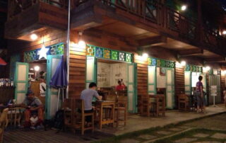 pai walking street, pai night market, shopping in pai, night market in pai, shopping in pai