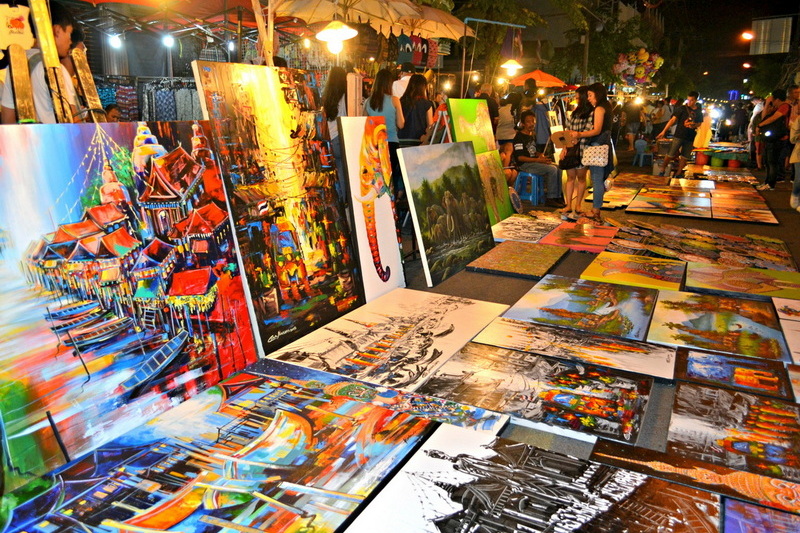 handmade artwork at Tha Pae Walking Street